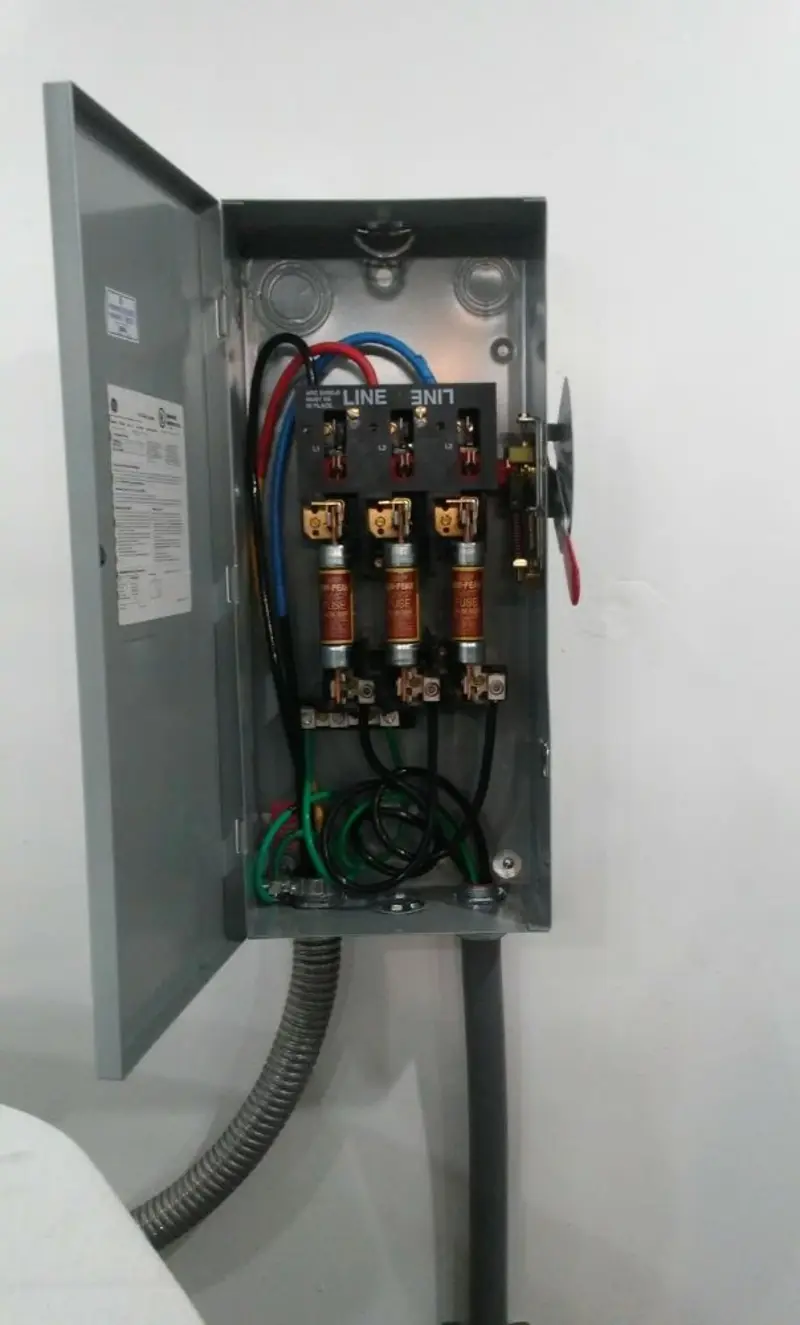 Three-phase disconnect switch installed for Smoke Detector Installation in Hurst